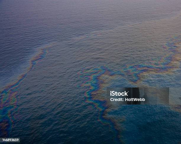 Naftowy Przysiek Na Zatokę - zdjęcia stockowe i więcej obrazów Wyciek ropy naftowej - Wyciek ropy naftowej, Morze, Ropa naftowa