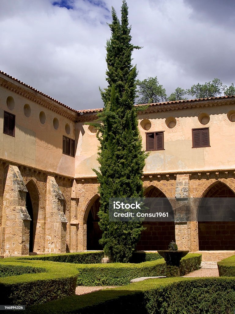 Monasterio de piedra - Foto de stock de Monasterio de piedra libre de derechos