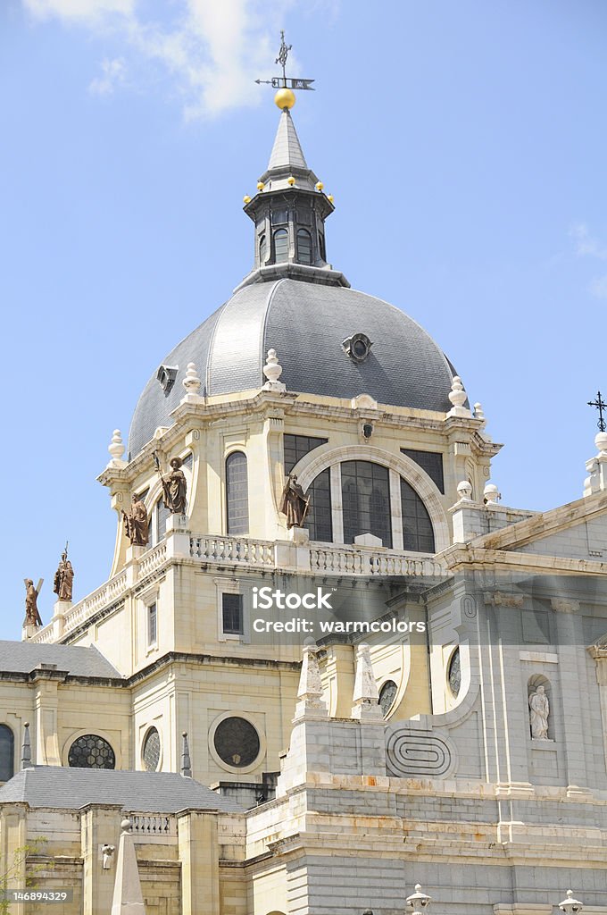 Almudena Cathedral-Kościół w Madrycie, Hiszpania - Zbiór zdjęć royalty-free (Architektura)