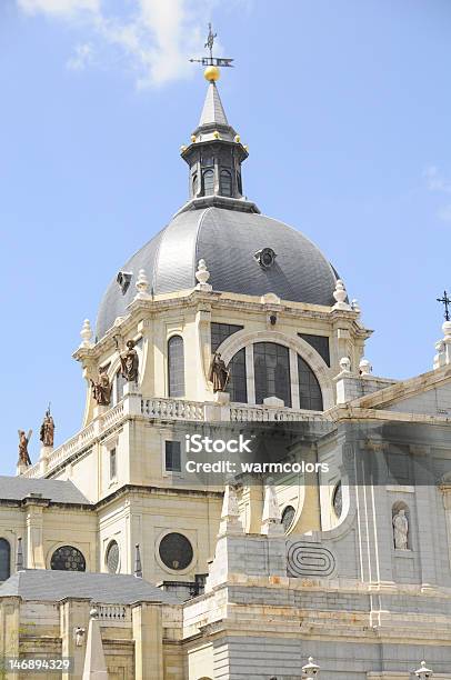 Almudena Cathedralkościół W Madrycie Hiszpania - zdjęcia stockowe i więcej obrazów Architektura - Architektura, Bez ludzi, Catedral de la Almudena