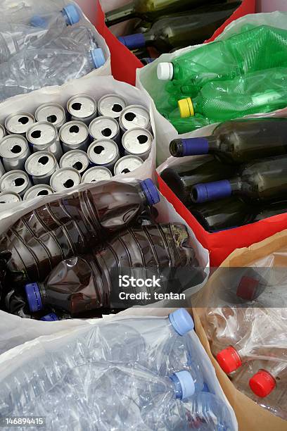 Reciclaje Foto de stock y más banco de imágenes de Botella - Botella, Cristal - Material, Vaso