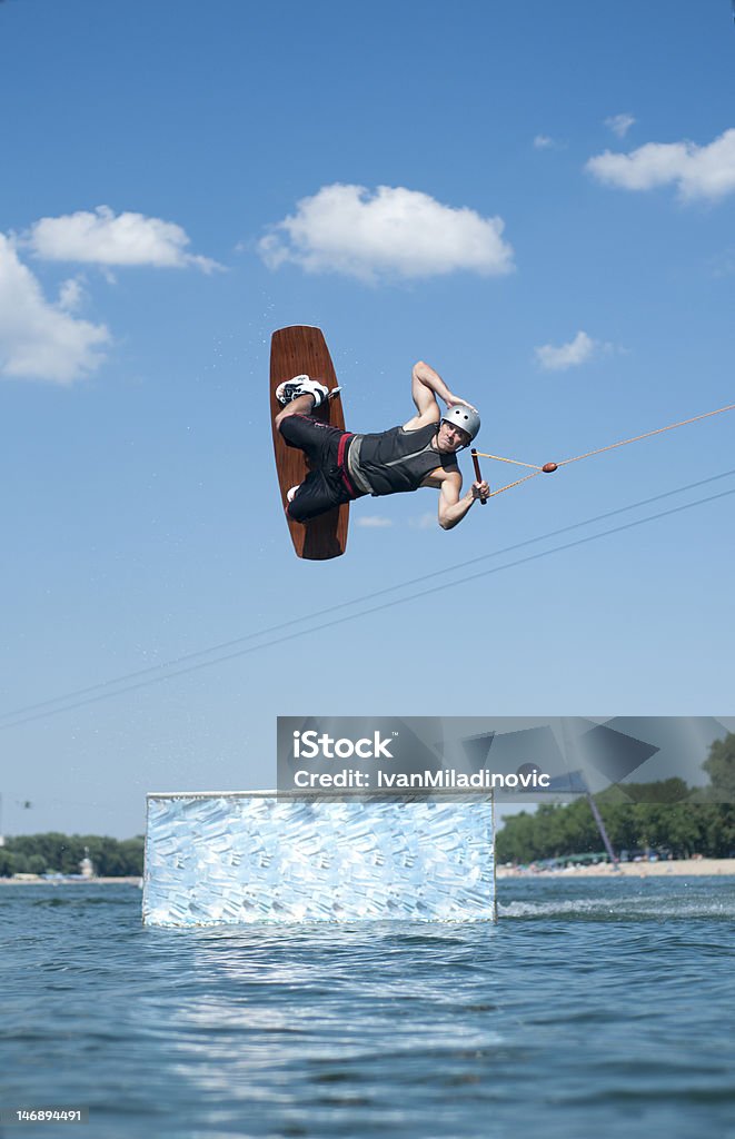 Wakeboarder 뛰어내림 - 로열티 프리 웨이크 보드 스톡 사진