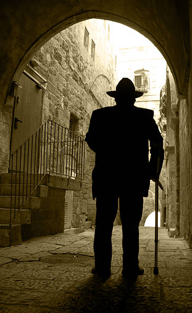이 jewish 분기 - jerusalem men street silhouette 뉴스 사진 이미지