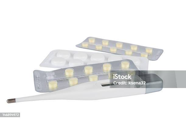 Foto de Termômetro Médico E Remédios e mais fotos de stock de Antibiotico - Antibiotico, Branco, Comprimido