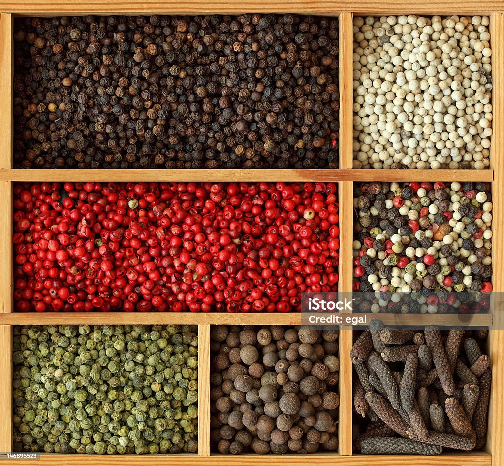 Assortimento di grani di pepe - Foto stock royalty-free di Calore - Concetto