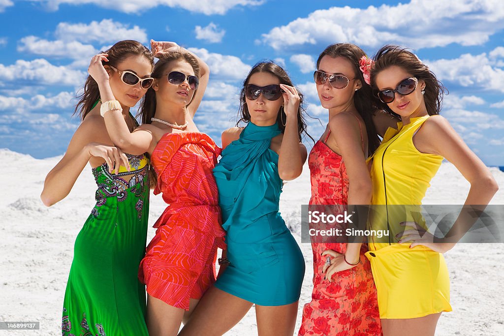 Fünf sexy Mädchen Nahaufnahme auf dem Schnee für party - Lizenzfrei Attraktive Frau Stock-Foto