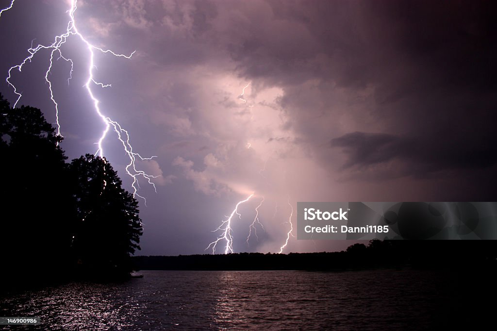 Beleuchtung während Gewitter - Lizenzfrei Gewitterblitz Stock-Foto