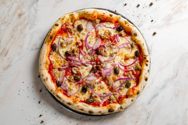 pizza with tuna and red onion with olives and tomato sauce on marble table top view - pizza tuna prepared fish cheese imagens e fotografias de stock