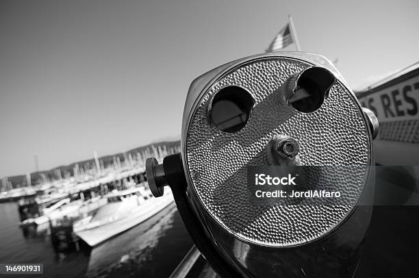 Venga Y Vea Foto de stock y más banco de imágenes de Bahía de Monterey - Bahía de Monterey, Binoculares, Blanco y negro