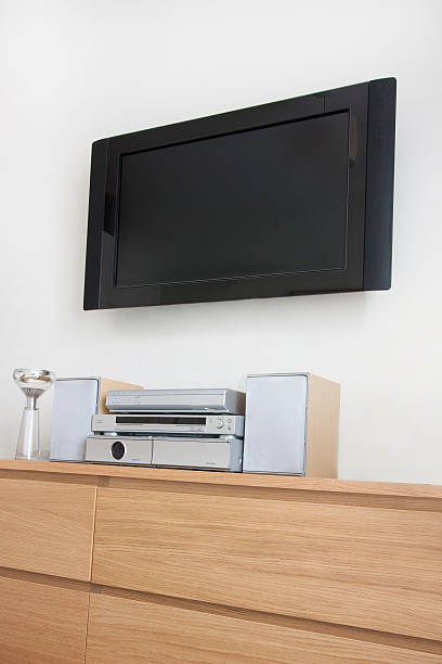 istock flatscreen tv and stereo 146902424