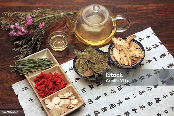 Foto de Medicina Chinesa De Ervas E Conjunto De Chá e mais fotos de stock de Medicina Chinesa - Medicina Chinesa, Chá - Bebida quente, Angélica