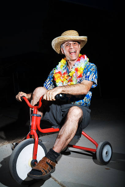 człowiek jazdy trycykl - tricycle full length men bizarre zdjęcia i obrazy z banku zdjęć