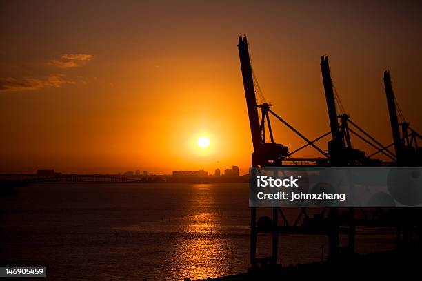 Porto De Pôr Do Sol - Fotografias de stock e mais imagens de Anoitecer - Anoitecer, Baía, Cais - Estrutura Feita pelo Homem