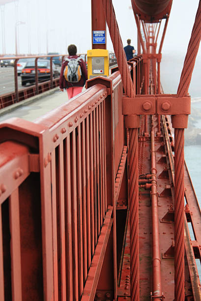 struttura del golden gate - golden gate bridge close up steel cable suspension bridge foto e immagini stock