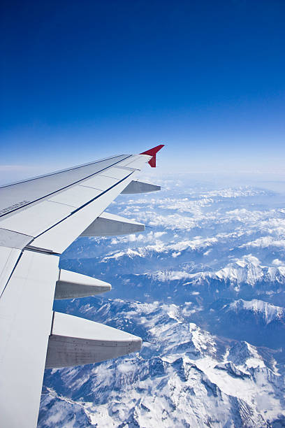 飛行機の翼のアルプス - mountain range earth sky airplane ストックフォトと画像