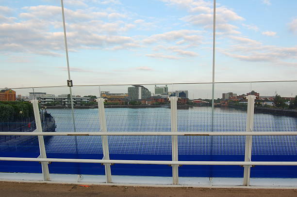 Salford vista desde el puente hasta Harbor - foto de stock