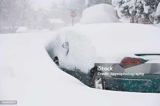 Snowed Em - Fotografias de stock e mais imagens de Ao Ar Livre - Ao Ar Livre, Condições Meteorológicas, Enterrado