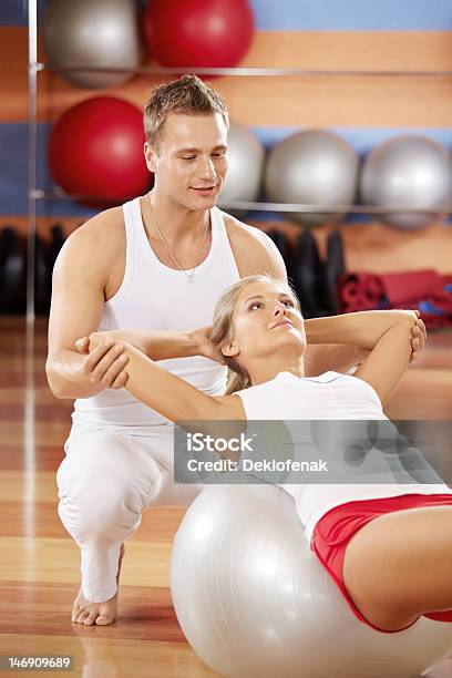 Fitball - Fotografie stock e altre immagini di Adulto - Adulto, Aerobica, Allegro