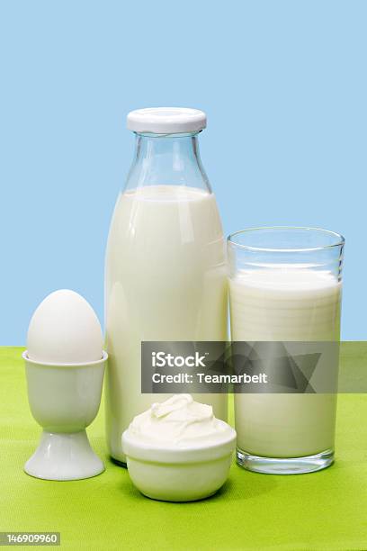 Молочные Продукты — стоковые фотографии и другие картинки Бутылка - Бутылка, Бутылка для молока, Вертикальный