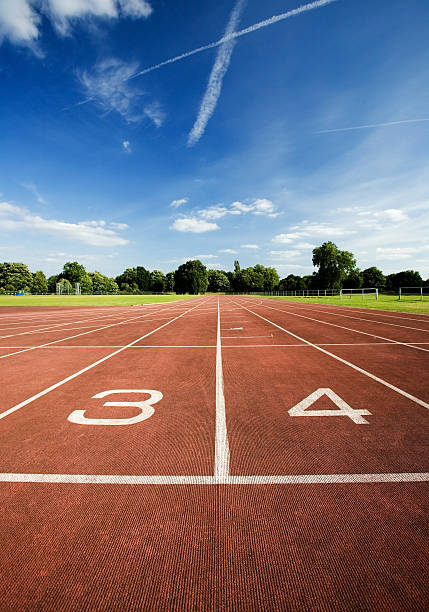 running track - athleticism multi colored red brown stock-fotos und bilder