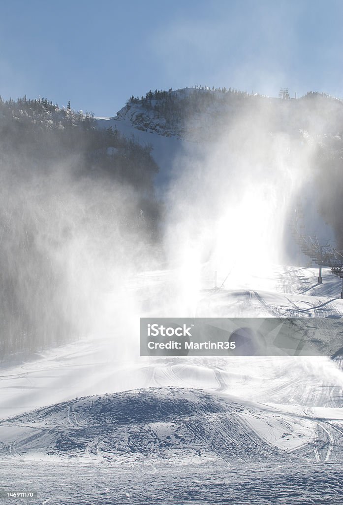 Salto con gli sci - Foto stock royalty-free di Ambientazione esterna