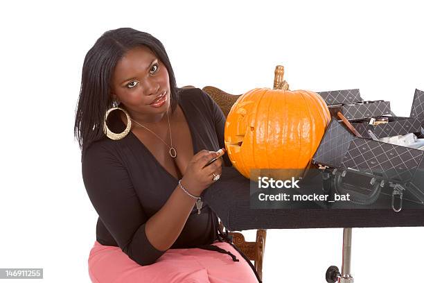 Foto de Black Maquiador Decorar De Abóboras De Halloween e mais fotos de stock de 20 Anos - 20 Anos, 20-24 Anos, Adulto