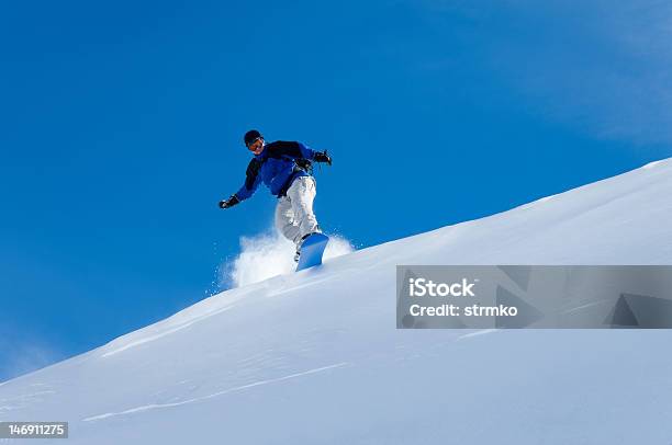 Snowboarder Foto de stock y más banco de imágenes de Hombres - Hombres, Nieve profunda, Tabla de snowboard