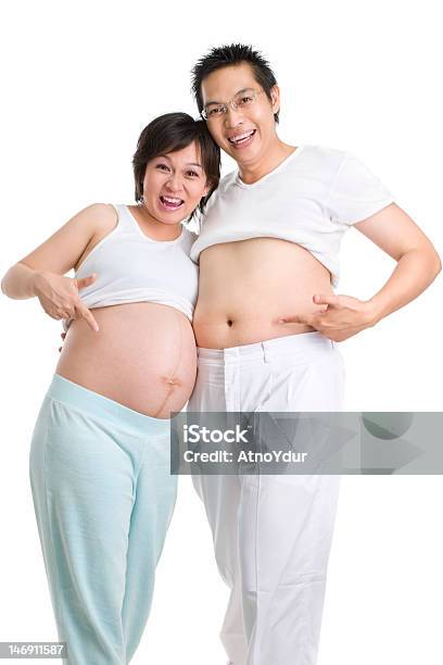 Ciąży Para Pod Uwagę Rozmiar - zdjęcia stockowe i więcej obrazów Azjaci - Azjaci, Białe tło, Brzuch