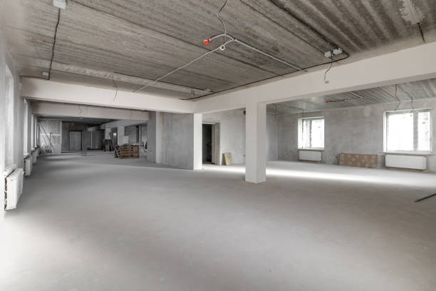 istock Spacious empty rooms floor after filling out the work on the wall and ceiling 1469129668