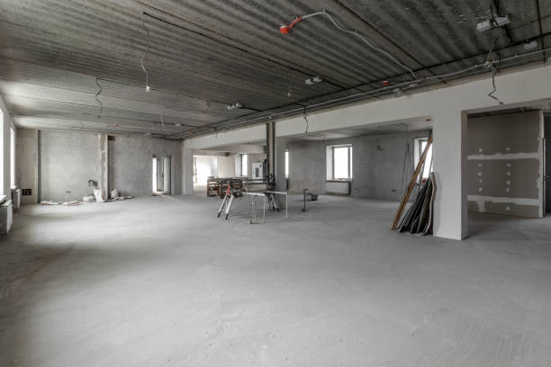 istock Spacious empty rooms floor after filling out the work on the wall and ceiling 1469129719