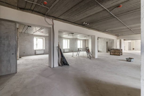 istock Spacious empty rooms floor after filling out the work on the wall and ceiling 1469129784