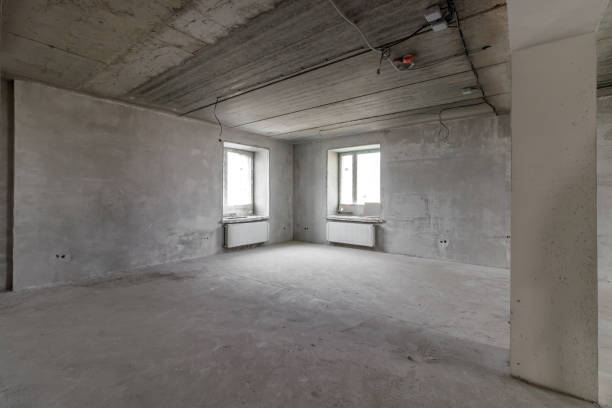 istock Spacious empty rooms floor after filling out the work on the wall and ceiling 1469129785
