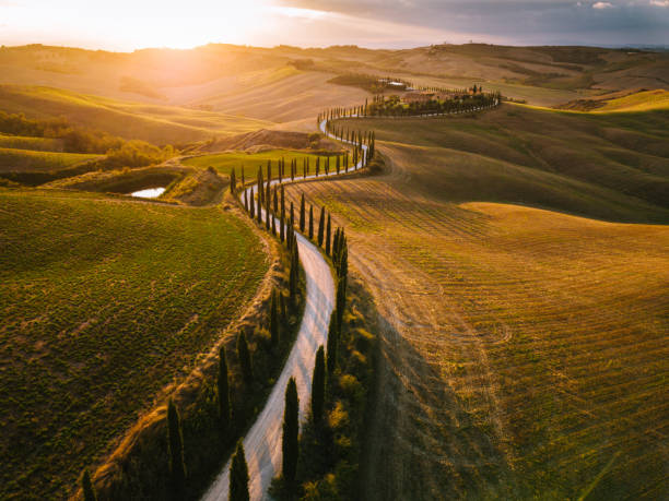 istock winding road in tuscany 1469134901