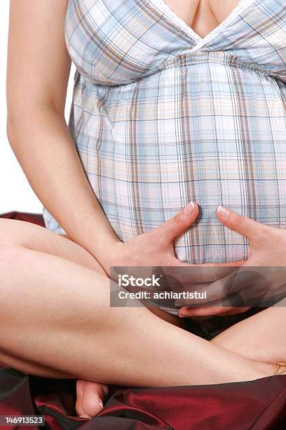 Kobieta W Ciąży Brzuch Z Rękami Arround - zdjęcia stockowe i więcej obrazów Antycypacja - Antycypacja, Brzuch, Brzuch człowieka