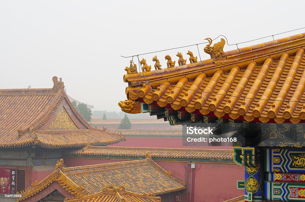 Dettaglio del tetto di tegole in Città proibita - Foto stock royalty-free di Ambientazione esterna