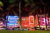 art-deco-hotels-in-der-nacht-dem-ocean-d