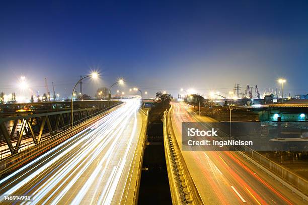 Autostrada Di Notte - Fotografie stock e altre immagini di Automobile - Automobile, Autostrada, Autostrada a corsie multiple