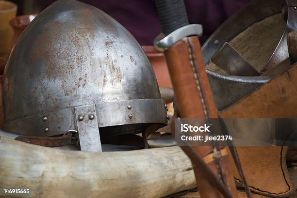 Photo libre de droit de Viking Arme banque d'images et plus d'images libres de droit de Armement - Armement, Armure intégrale, Casque