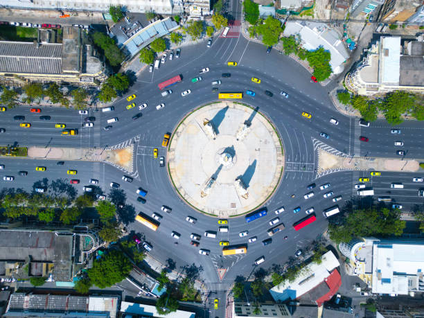 monumento da democracia em banguecoque. - democracy monument - fotografias e filmes do acervo