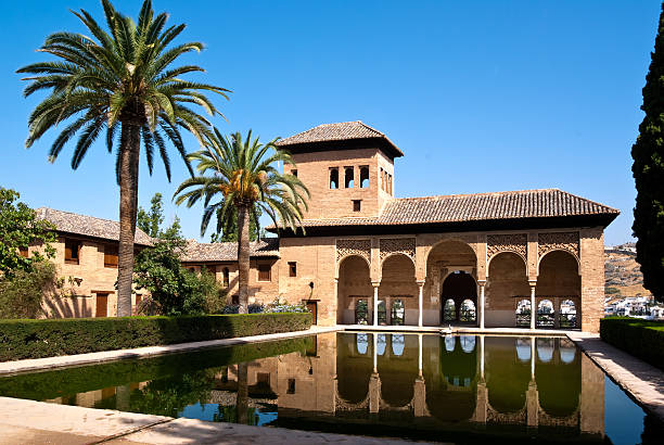 istock Small pool in the Alhamabra 146917380