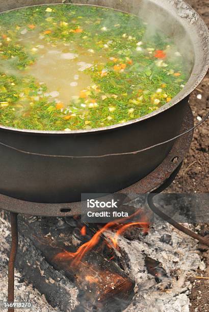 Sopa De Peixe Em Fogo - Fotografias de stock e mais imagens de Aberto - Aberto, Ao Ar Livre, Batatas Preparadas