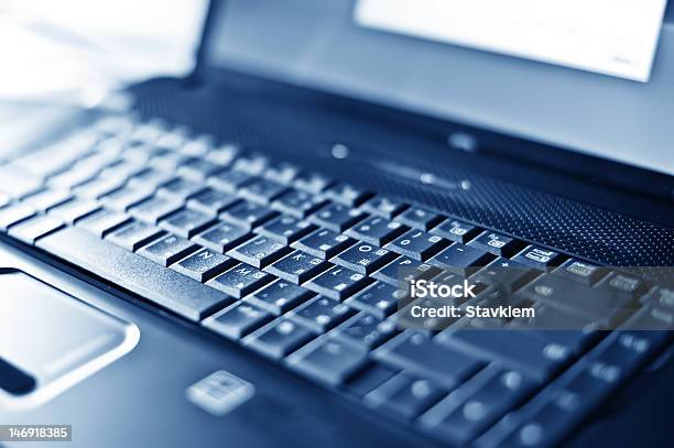 Foto de Closeup De Um Laptop Com Dof Raso e mais fotos de stock de CPU - CPU, Computador, Comunicação