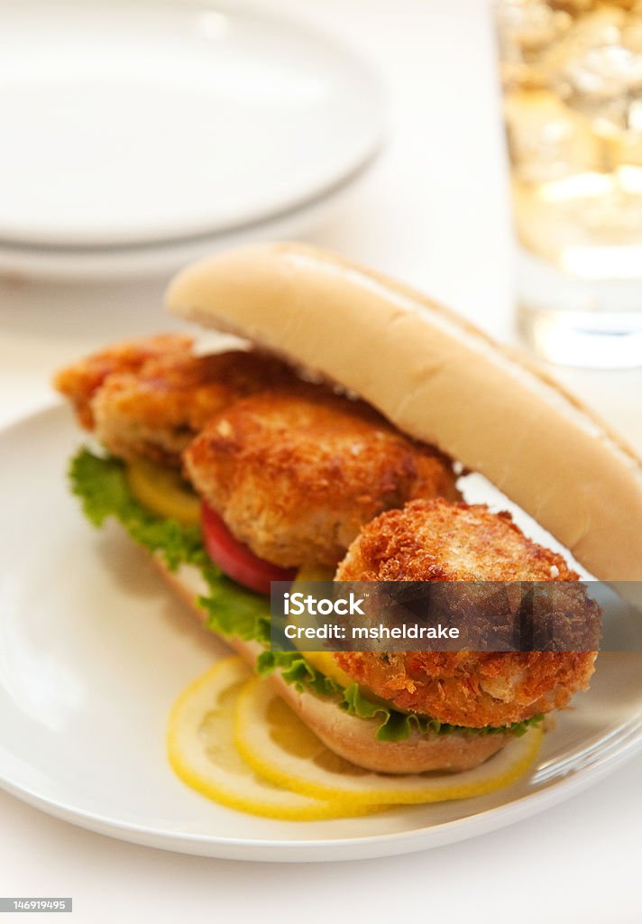 Sandwich aux galettes de crabe - Photo de Aliment frit libre de droits