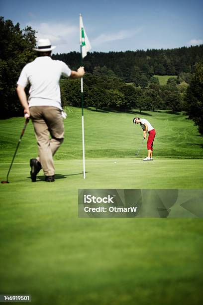 Zwei Golfspieler Auf Dem Grün Stockfoto und mehr Bilder von Aktiver Lebensstil - Aktiver Lebensstil, Aktiver Senior, Aktivitäten und Sport