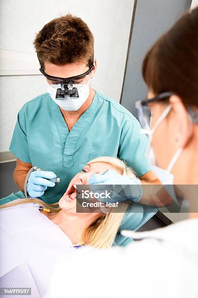Cavità Dentista Punta - Fotografie stock e altre immagini di 25-29 anni - 25-29 anni, 30-34 anni, Adulto