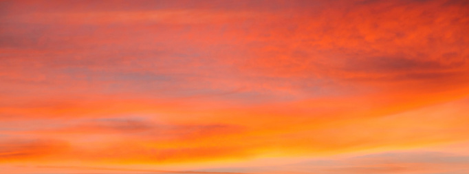 Sky with orange clouds at sunset - Cielo con nubes de color naranja al atardecer