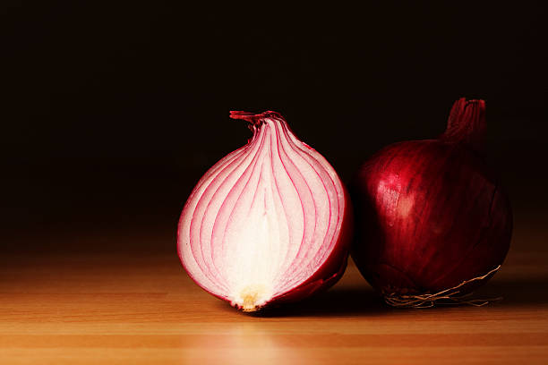 Red onions Half of a red onion and a whole red onion onion layer stock pictures, royalty-free photos & images