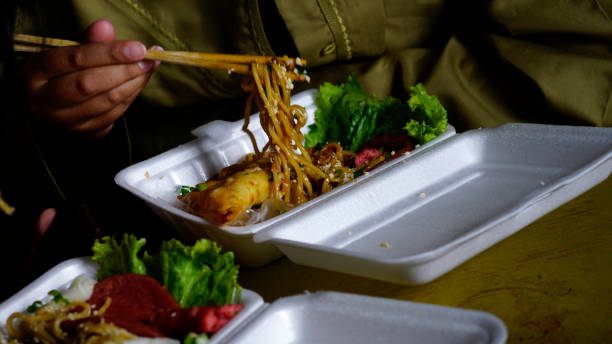 eat vegetable noodles