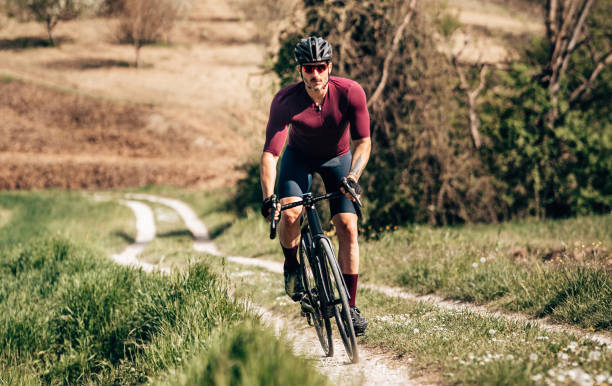 Homme sur le gravel bike - Photo