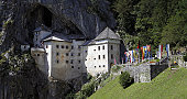 burg-predjamski-grad.jpg?b=1&s=170x170&k=20&c=d-iItEag3nA6KY8B5t-qMlKiVq3tfxPce2csfgHbw28=